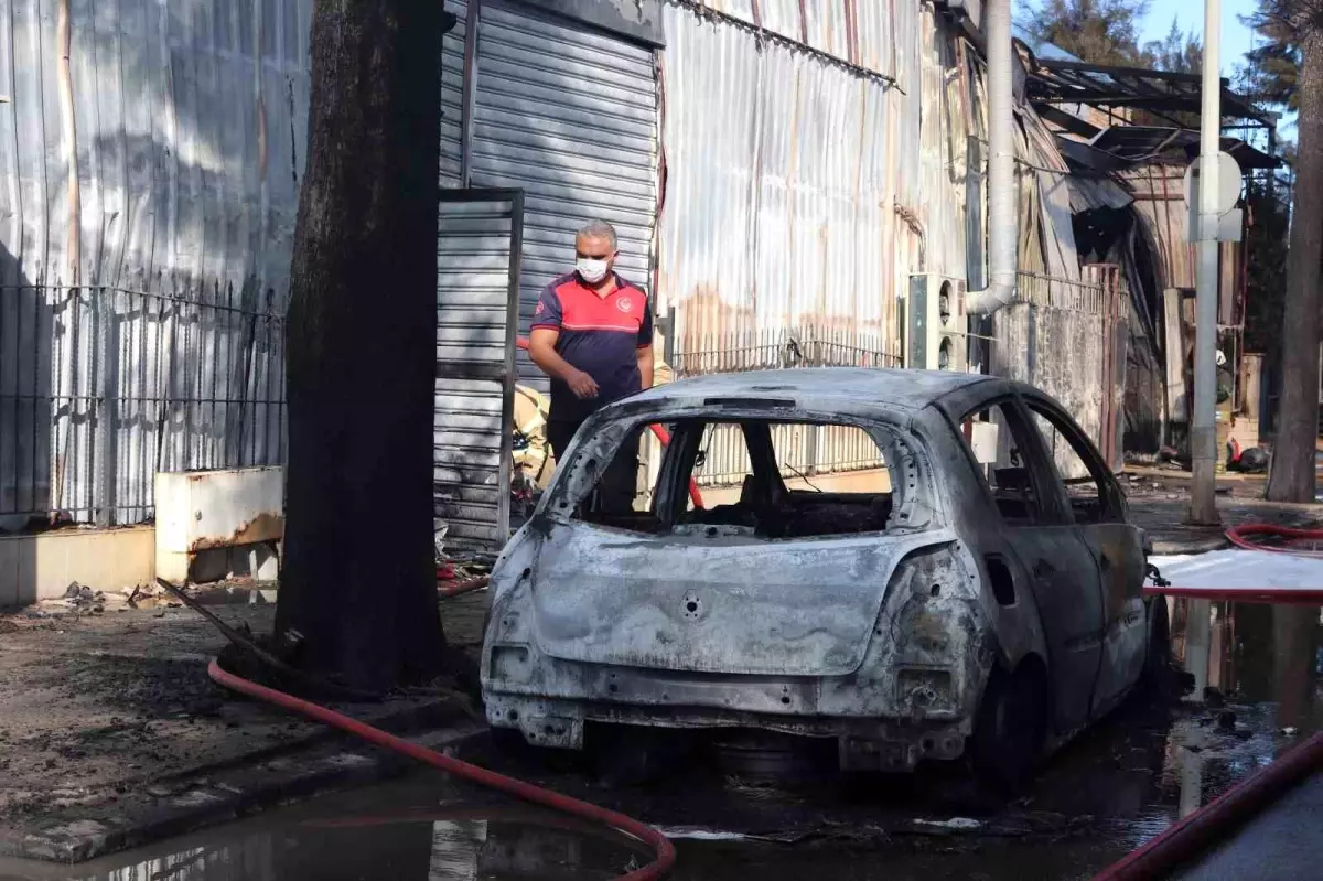 İzmir’de Kimya Fabrikasında Yangın: 2 Yaralı