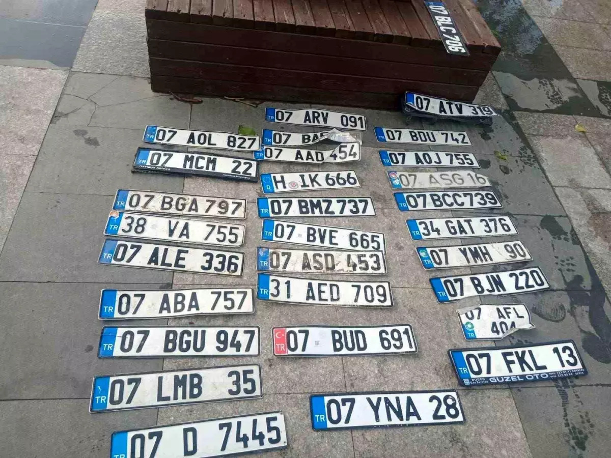 Serik’te Sağanak Yağış Araç Sahiplerini Zor Duruma Soktu