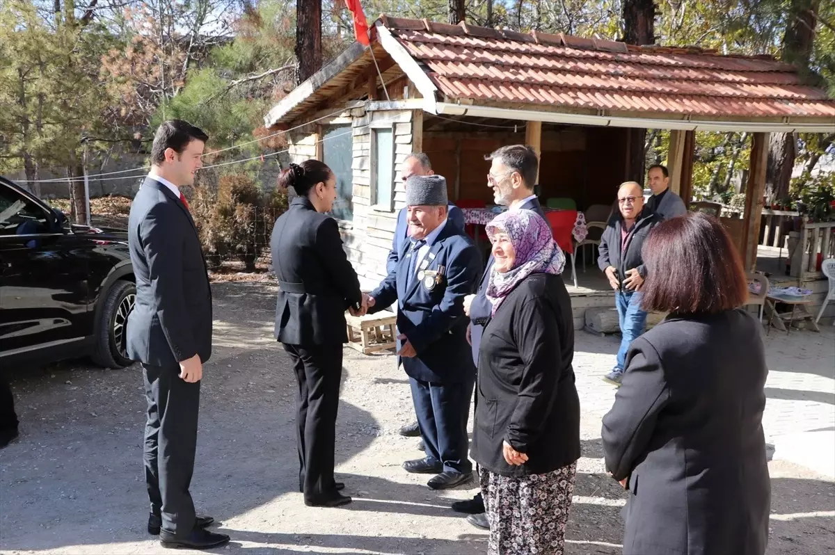 Vali Bilgihan Kemer’de Ziyaretlerde Bulundu