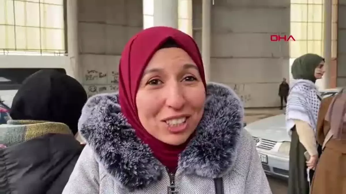 Karabük’te Suriyeliler, Şam’daki Kontrol Değişikliğini Kutladı