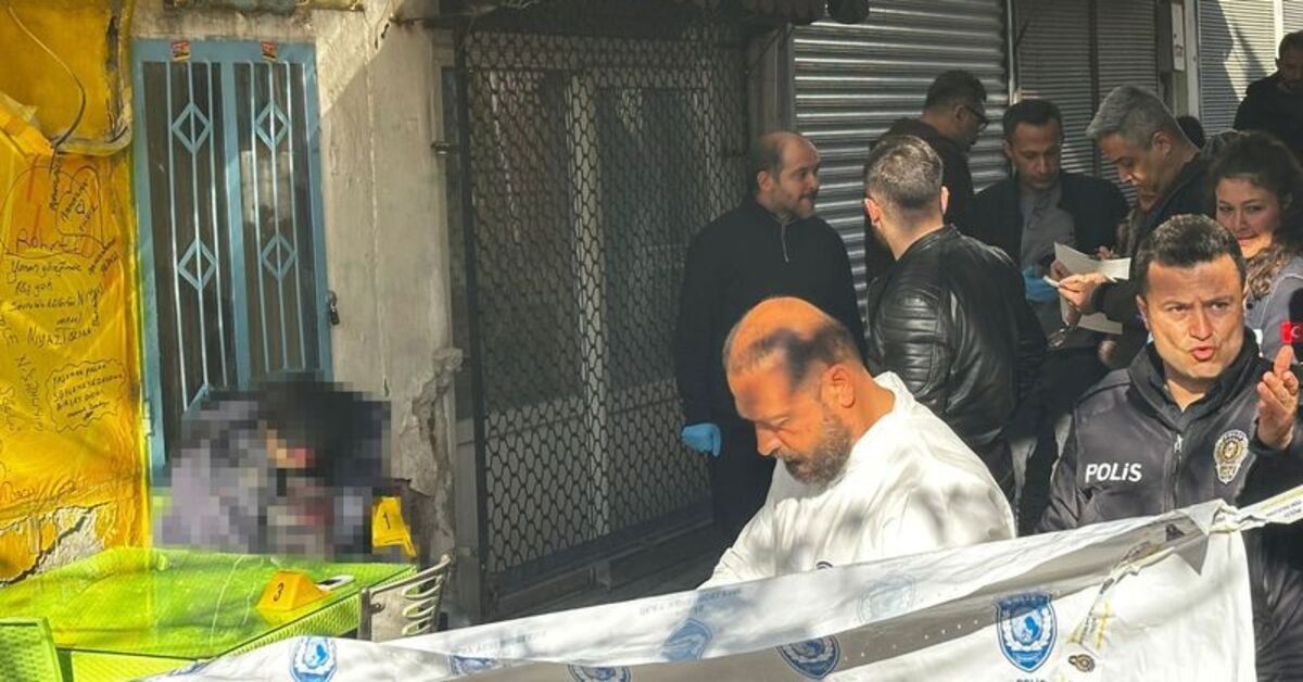 Defalarca bıçaklanmış! Sandalyede ölüm!