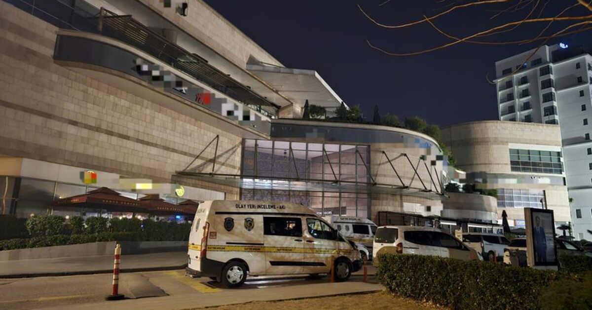 Gece AVM’ye girip kuyumcuyu soydu! Kilolarca altınla kaçtı!